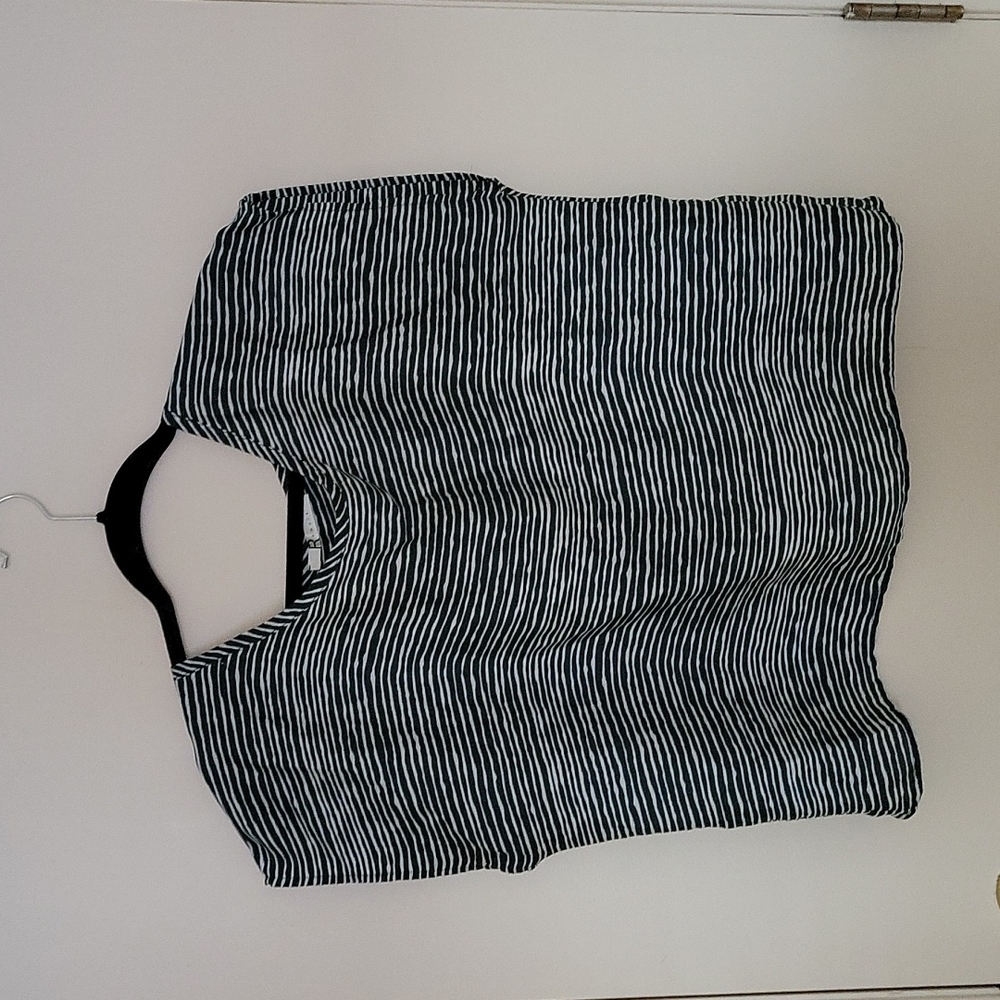 Very cute cropped short sleeve blouse with open lower back. RUMORS